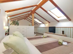 House 1708 - Room