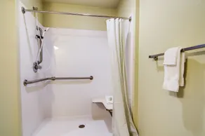 Cobblestone Inn & Suites-Winterset - Badezimmer