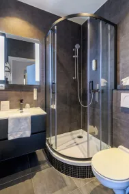 Corbie Mol - Bathroom