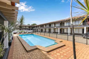 Zebra Motel - Pool