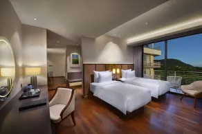 Golden Tulip Holland Resort Batu - Room
