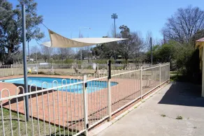 Civic Motor Inn - Piscina