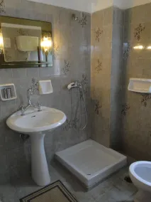 Paradise Inn - Bathroom