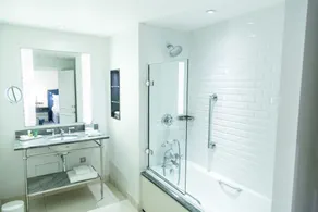 The Waldorf Hilton, London - Bathroom