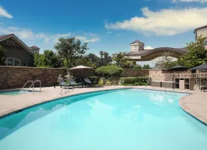West Inn & Suites - Piscine