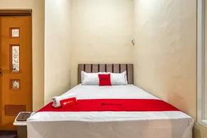 RedDoorz Syariah near Kebon Rojo Park Blitar - Chambre