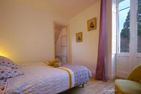 VILLA ILIXON - Appartements privés proche du centre de Luchon, parking, billard, jardin - Værelse