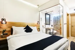 One Luxury Suites - Room