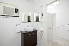 The Beach Motel Hervey Bay - Bathroom