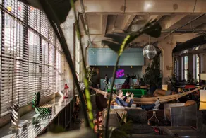 Fabrika Hostel & Suites - Lobby sitting area