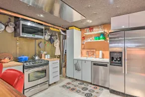 Edmonds Apartment with Private Wine Cellar! - Interiör