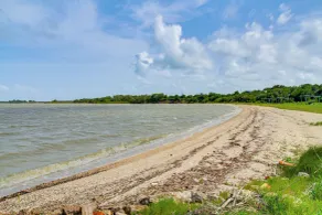 Bayfront Escape Near Boat Launch in Austwell - Interiør