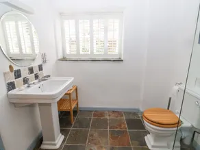 Burrows - Bathroom