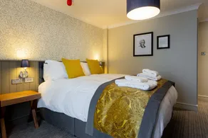 The Eaton Oak - Room