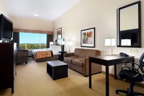 Ramada by Wyndham Lac La Biche - Room