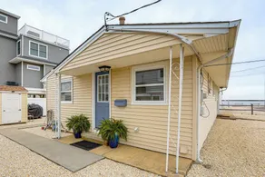 Walk to Beach! Pet-friendly Getaway in Lavallette - Interni