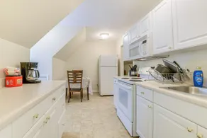 Hike, Golf & Boat: Wake Forest Home w/ Yard - Interiör
