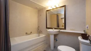 Insadong Crown Hotel - Bathroom