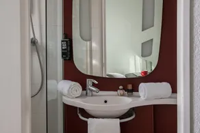 ibis Cannes Centre - Bathroom