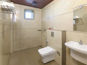 Namasthe Ayurveda and Yoga Retreat Kerala For Wellness Stay - Bathroom