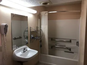 Lone Star Inn - Bathroom