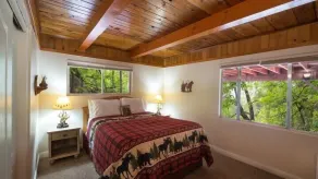 Sierra Springs AVEC CLIMATISATION !!! Situé à Yosemite Forks Estates 4 chambres et 2 - Chambre