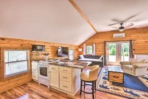 < 1 Mi to Dtwn Suttons Bay! Studio w/ Shared Beach - Innvendig