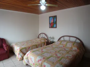 Hotel La Guaria Inn & Suites - Room