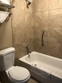 Super 8 by Wyndham Albany Corvallis - Salle de bain