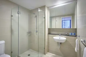 Meriton Suites Campbell Street, Sydney - Badezimmer