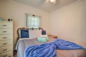 Dog-Friendly Waretown Home w/ Furnished Deck! - Innvendig