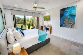 Swim Out Apartments in Triton Street Beachfront Resort Palm Cove - Room