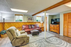1 Mi to Dtwn: Suburban Home w/ Yard in Owosso - Interiör