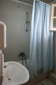 Camera privata con terrazza, griglia e giardino | Vista sulla montagna | Accanto alla spiaggia - Bagno