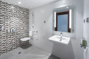 Hampton by Hilton Gdansk Oliwa - Bathroom