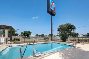 Motel 6-San Antonio, TX - South - Piscine