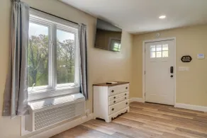 Studio Stay w/ Deck in Missouri Wine Country - Interiör