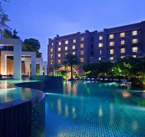 Radisson Blu Plaza Delhi Airport - Pool