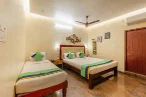 Treebo Grace Inn, 3 Min Walk From Promenade Beach - Room