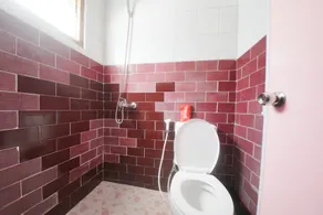RedDoorz @ Tretes 2 - Bathroom