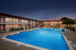 Red Roof Inn & Conference Center McKinney - Basseng