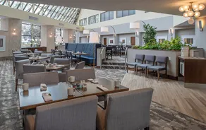 Crowne Plaza Hotel St. Louis Airport by IHG - Restaurant