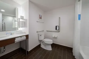Hampton Inn & Suites by Hilton Montreal-Dorval - Salle de bain
