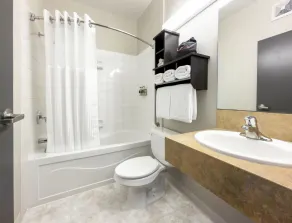 Coast Innisfail Hotel  - Baño