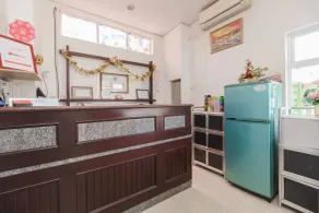 RedDoorz Syariah near Jembatan Siti Nurbaya Padang - Reception