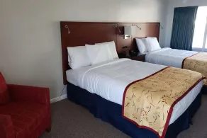 Days Inn & Suites by Wyndham St. Ignace Lakefront - Chambre