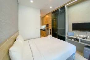 Restful And Comfortable Studio At Ciputra World 2 Apartment - Room