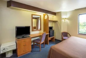 Travelodge by Wyndham Fort Myers Airport - Chambre