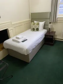 New Inn Hotel - Room
