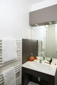 Séjours & Affaires Montreuil Saint Mandé - Bathroom